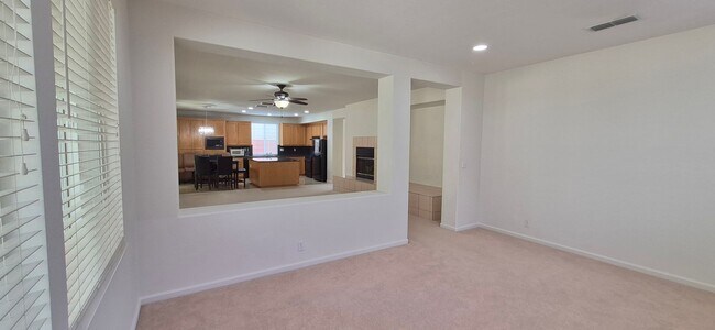 Building Photo - 2080 Mariposa Dr