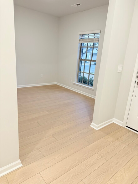 Building Photo - 130 Willow Rose Ln