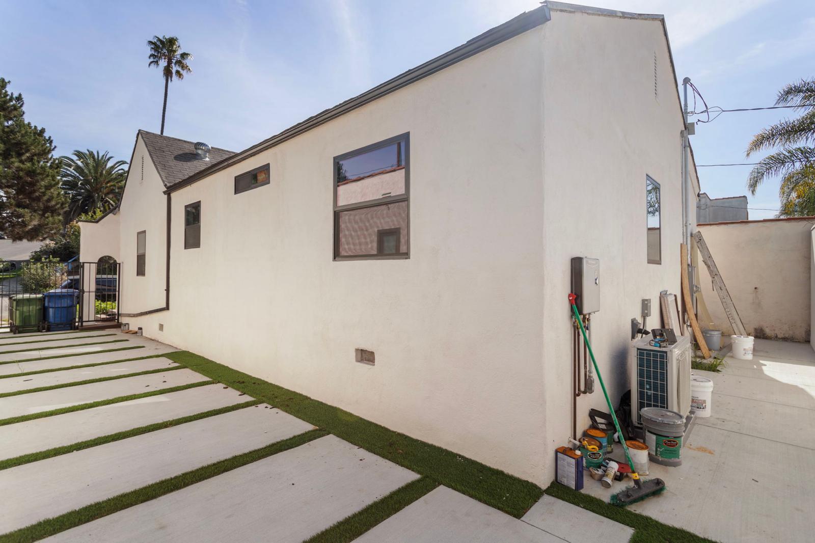 Building Photo - 1605 S Curson Ave