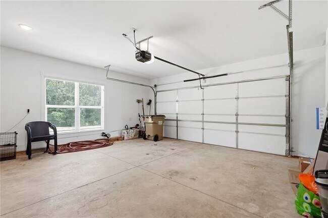Building Photo - 2049 Chestnut Oak Trl