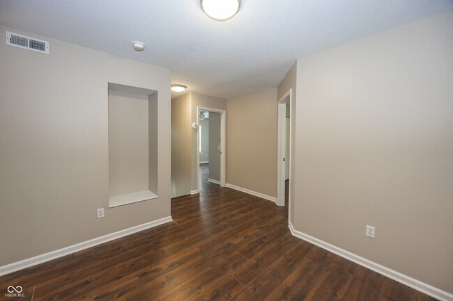 Building Photo - 2410 Silver Ct