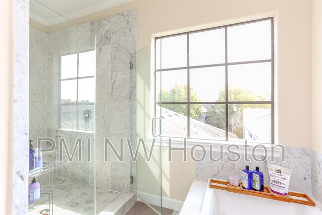 Building Photo - 5309 Blossom St