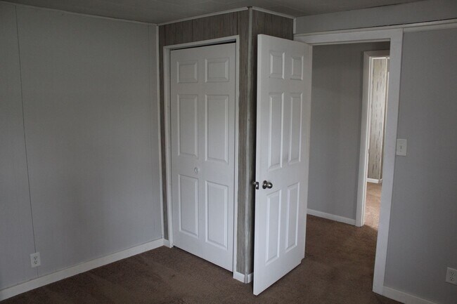 Building Photo - Cute 2BR in North Salem!