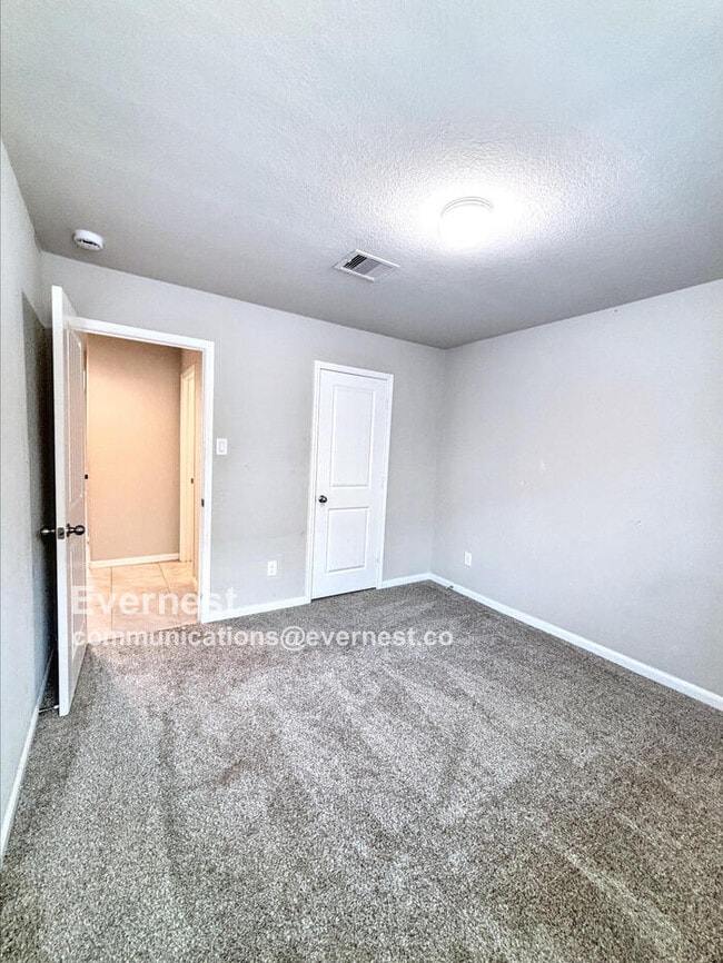 Building Photo - 7418 Highland Chase Dr