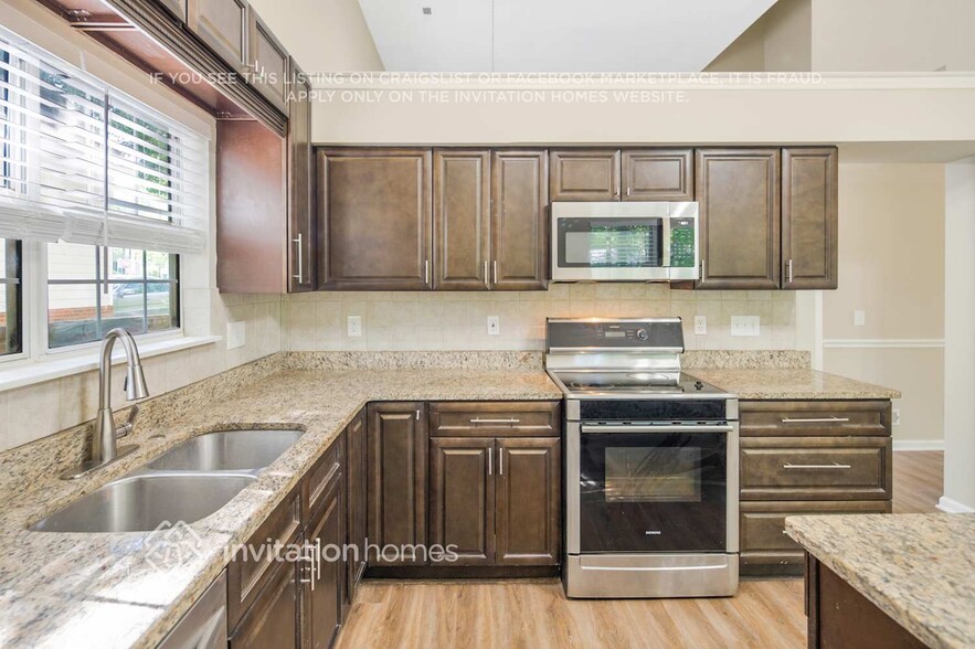 Building Photo - 7204 Scarlet Runner Dr