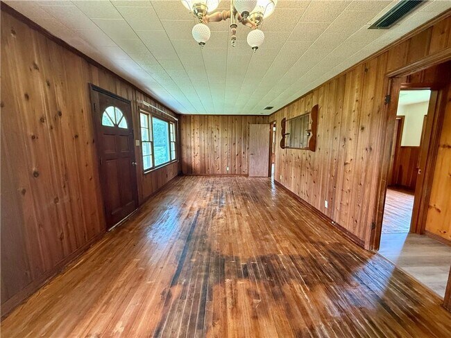 Building Photo - 5520 Helen Dr