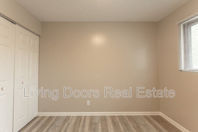 Building Photo - 4709 Gladstone St