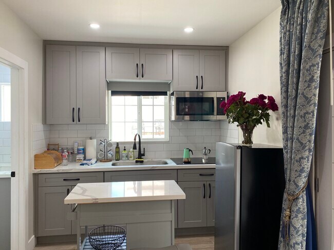 Kitchen - 4420 W 63rd St