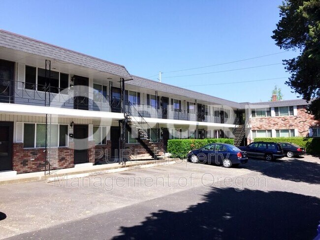 Building Photo - 1135 SE 27th Ave