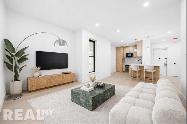 Building Photo - 704 8th Ave