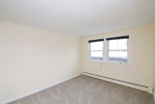Building Photo - 118 Pleasant St