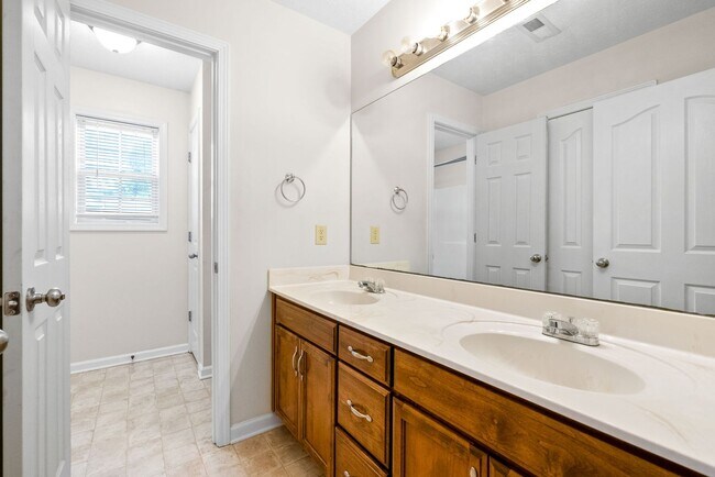 Building Photo - COMING SOON!!!    Lovely home in Wildwood West Subdivision