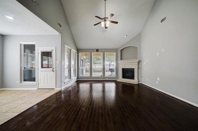 Building Photo - 6631 Larocke Trail