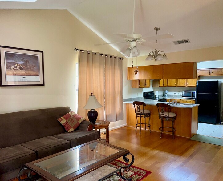 Building Photo - 3636 Greenacres Place Dr