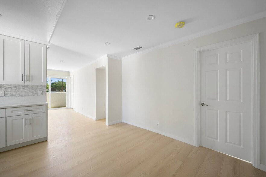 Building Photo - 5228 Auckland Ave