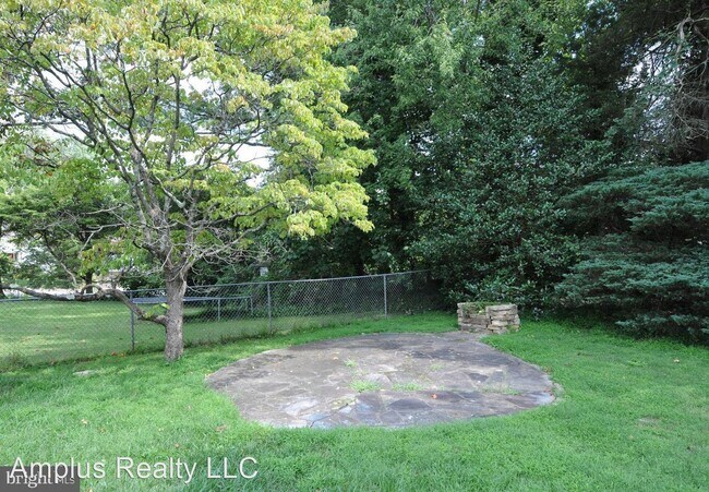 Building Photo - 5 br, 3 bath House - 6655 TENNYSON DR