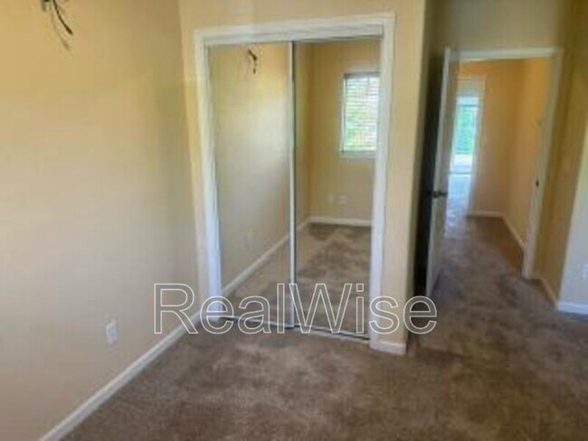 Building Photo - 1709 SE Softwood Way