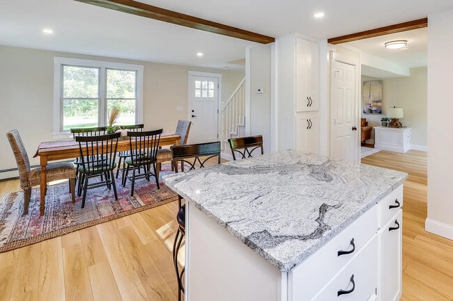 Building Photo - 126 Twin Hill Rd