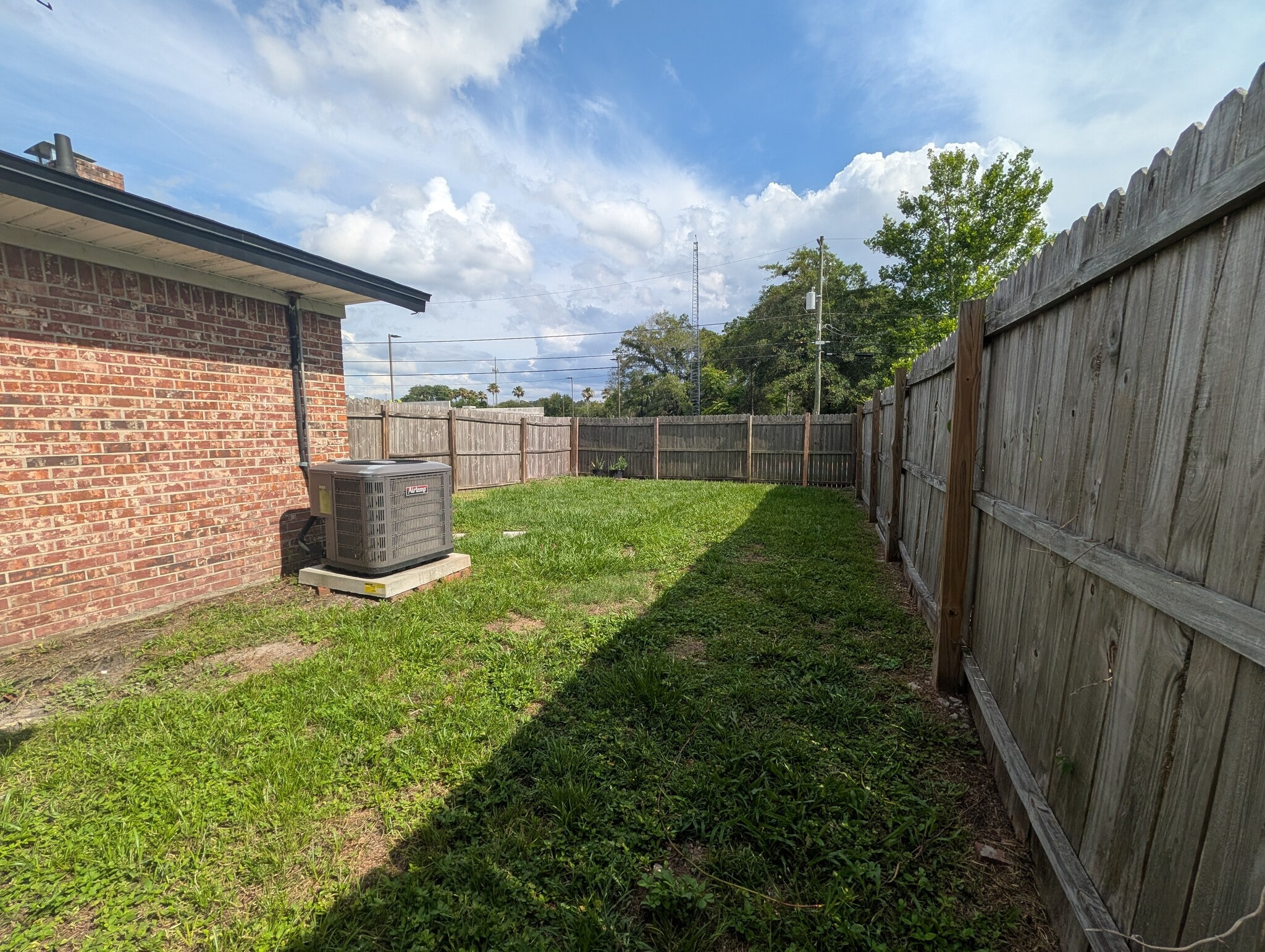Building Photo - 6036 Bizier Rd E