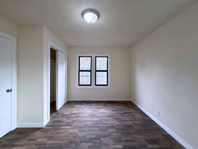 Building Photo - 960 Clark St