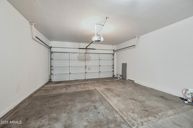 Building Photo - 6937 E Paradise Ln