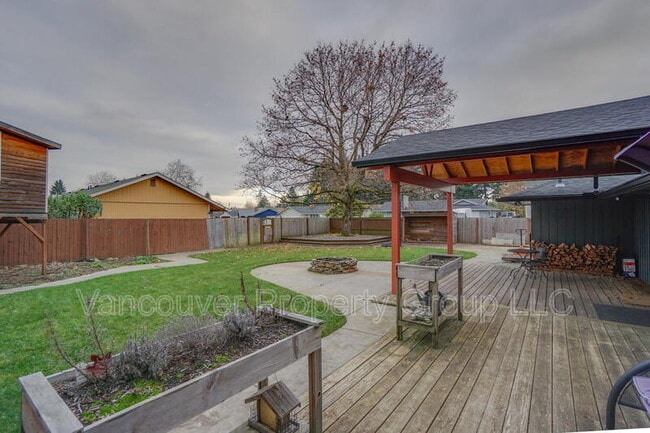 Building Photo - 3211 NE 62nd Ave