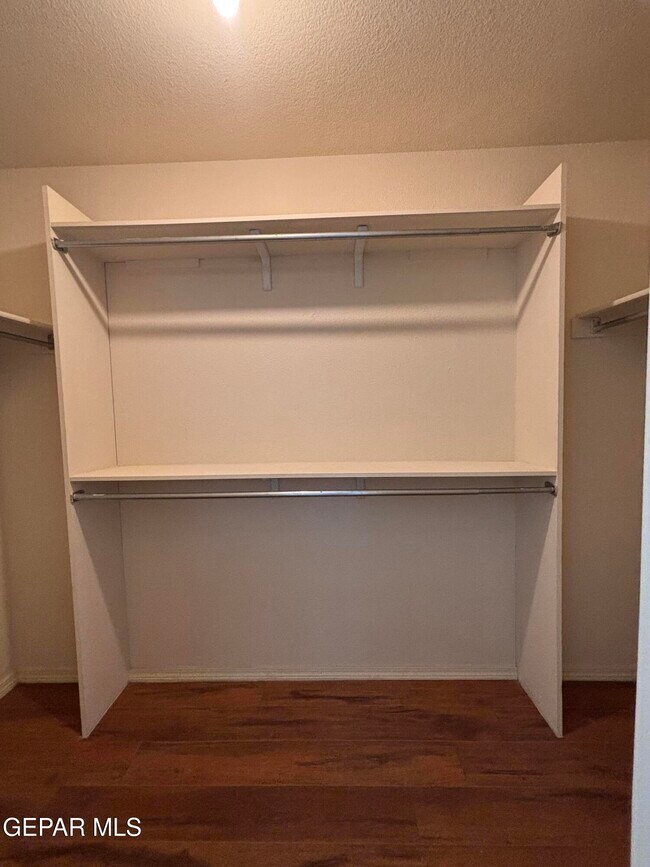 Building Photo - 6164 River Park Pl