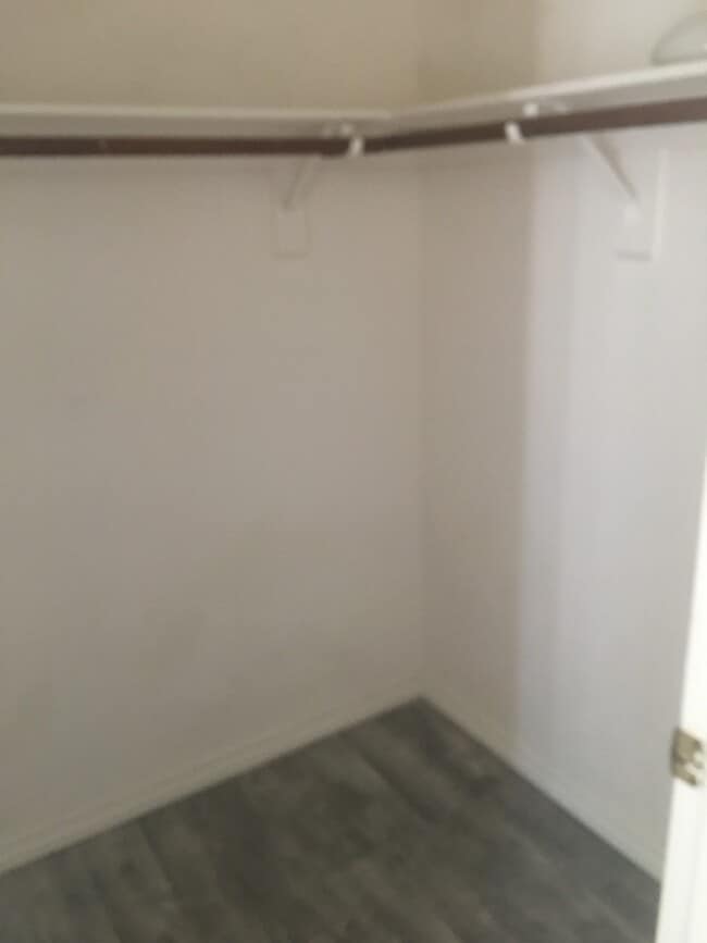 Building Photo - Update unit!!