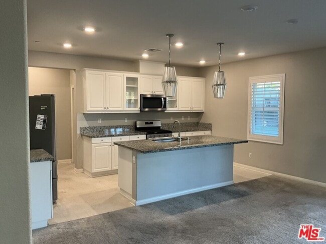 Building Photo - 20909 Mountain Gate Dr