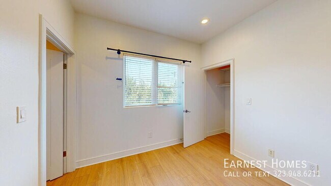 Building Photo - 147 1/2 Roselake Avenue-