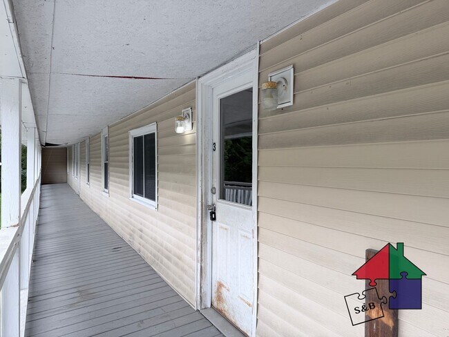 Building Photo - 831 Graniteville Rd