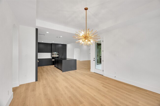 Building Photo - 15181 Frst Grv Dr