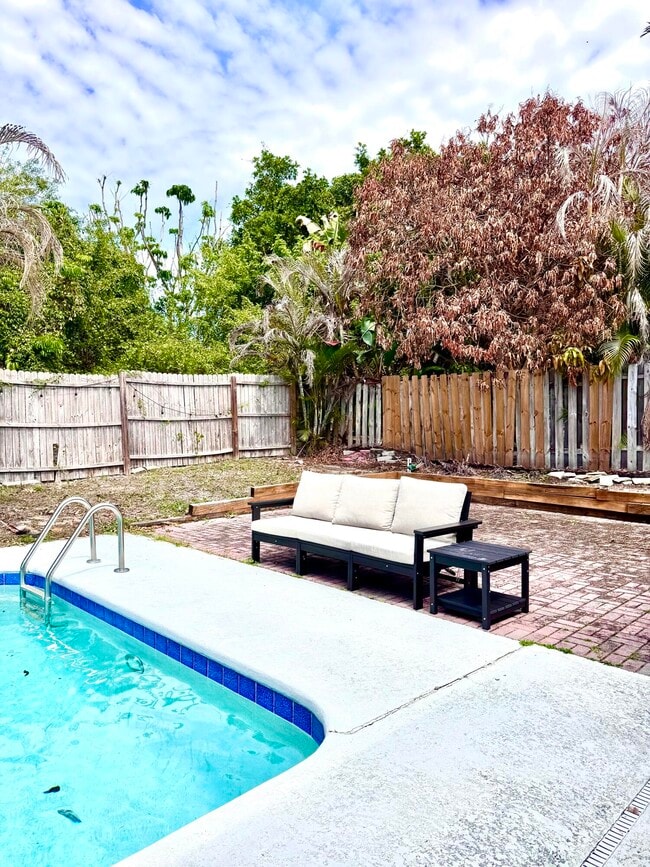 Building Photo - 1703 NE 25th Terrace