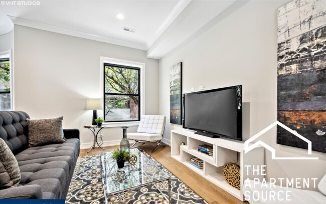 Building Photo - 2244 N Kenmore Ave