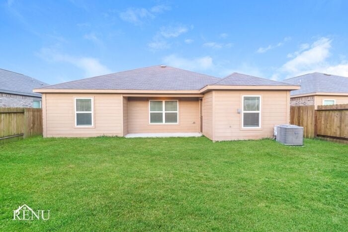 Building Photo - 10405 Sweetwater Creek Dr