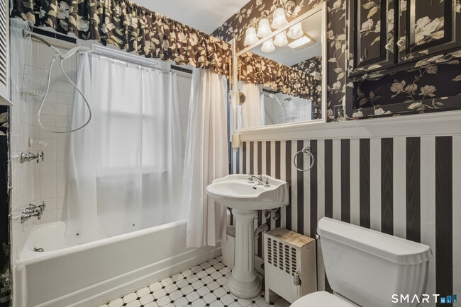 Building Photo - 87 Migeon Ave