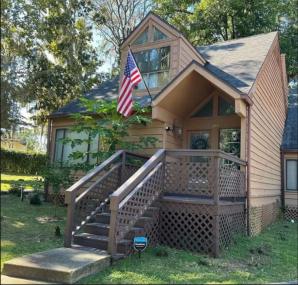 Primary Photo - 1621 NE 2nd St