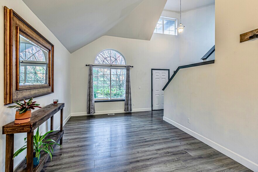 Building Photo - 4601 Nassau Ave NE