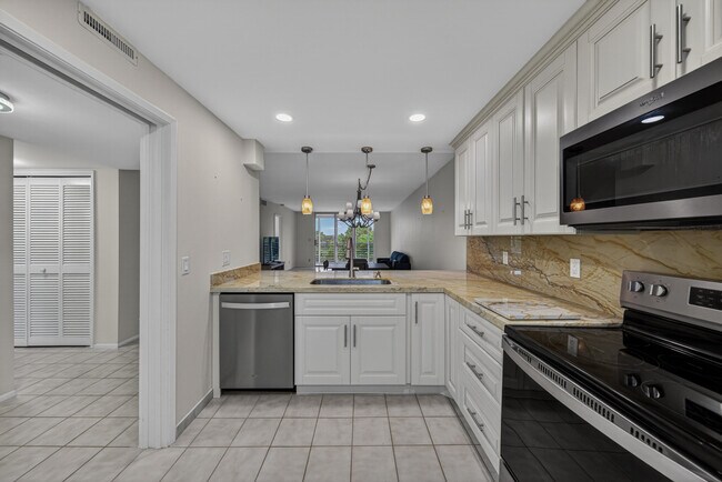 Building Photo - 3503 Oaks Way