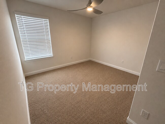 Building Photo - 248 Zancara St