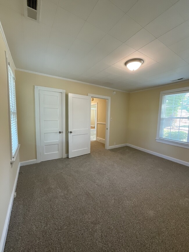 Building Photo - 2br,1ba w/ carport and detached storage bu...