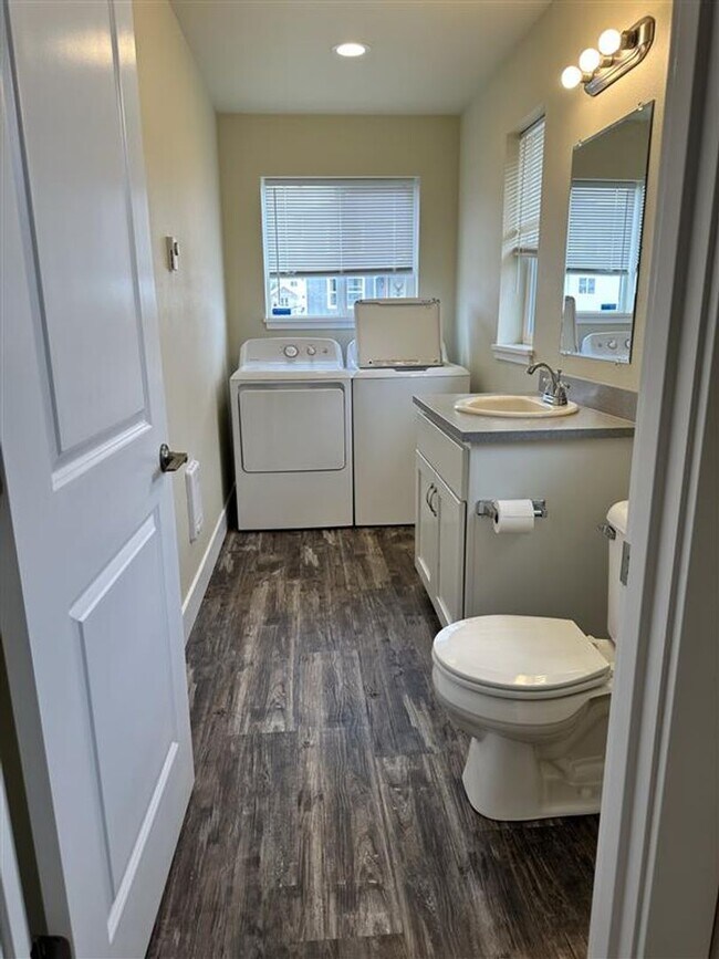 Building Photo - 207/209 Morton St