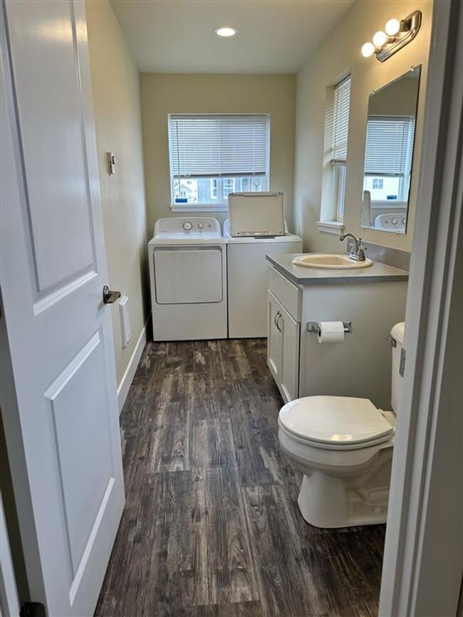 Building Photo - 215/217 Morton St