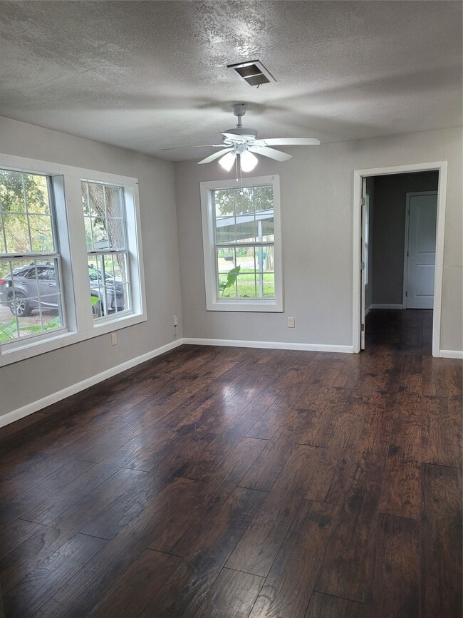 Building Photo - 822 Retama St