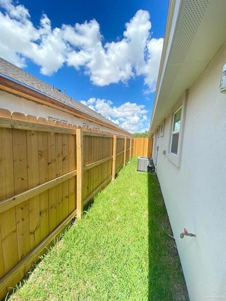 Building Photo - 1416 Alta Vista Dr