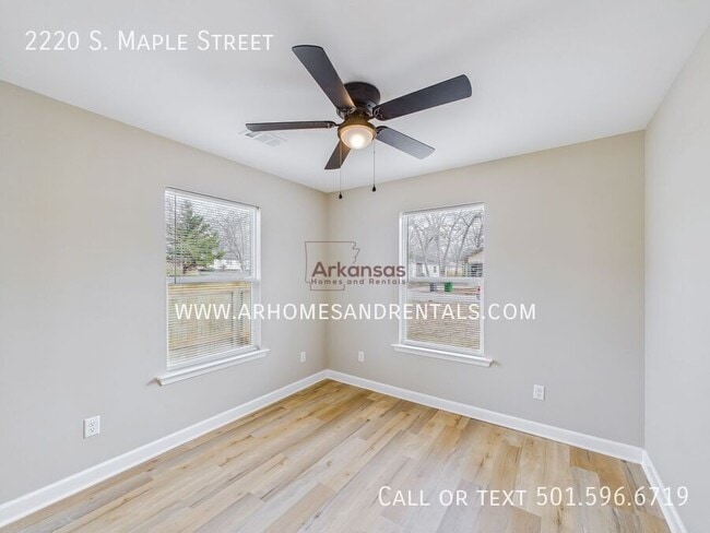 Building Photo - 2220 S Maple St