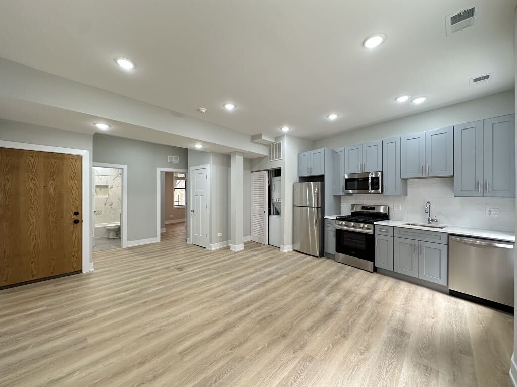 Building Photo - 451 W Belden Ave