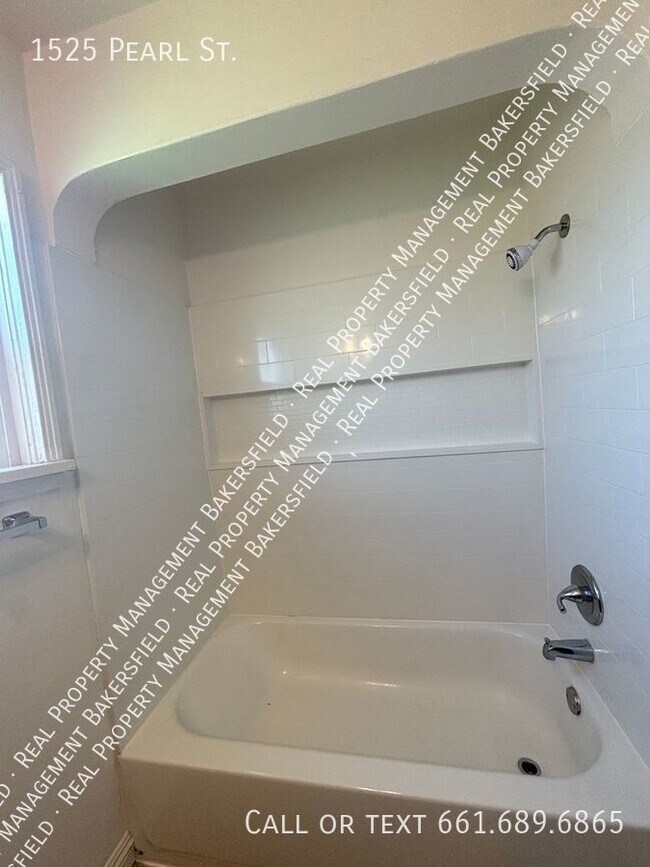 Building Photo - 1525 Pearl Street-Zero deposit, Ask us how!