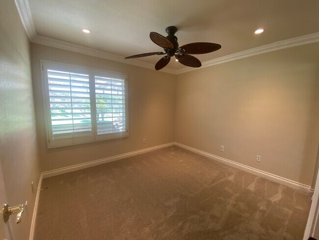 Building Photo - 2 Bedroom, 2 Bath Home with Golf Course View!