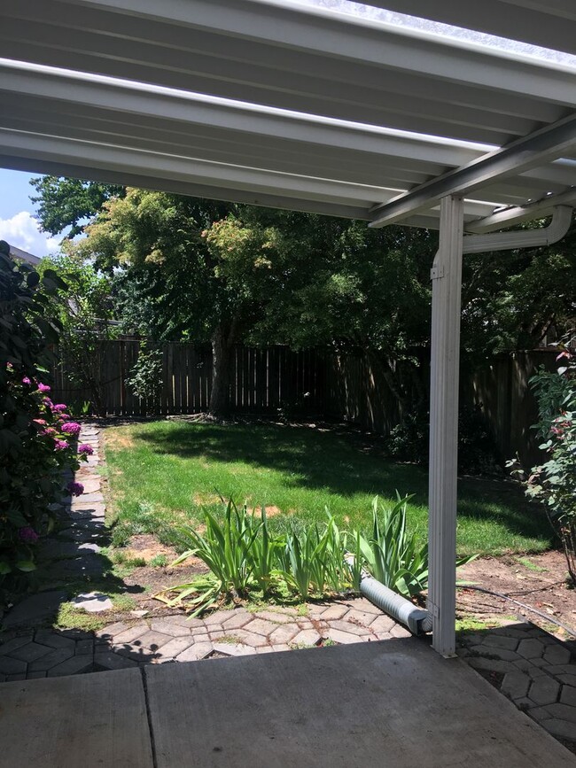 Building Photo - Fantastic Home In SW Corvallis with Landsc...